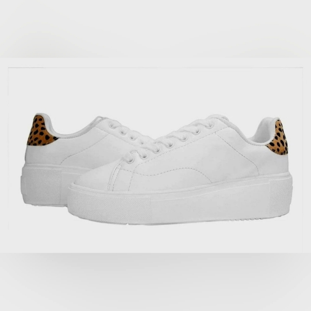 Lucky Step Sneakers Size 6